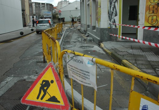 En marcha a construción dunha beirarrúa no tramo da rúa Canarias fronte ao novo mercado para mellorar a seguridade viaria